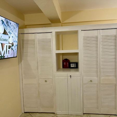 Castle Berry Apartments Kingstown Esterno foto
