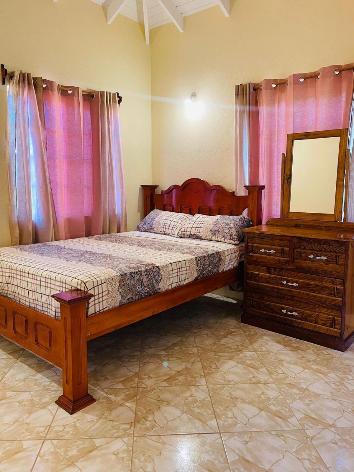 Castle Berry Apartments Kingstown Esterno foto