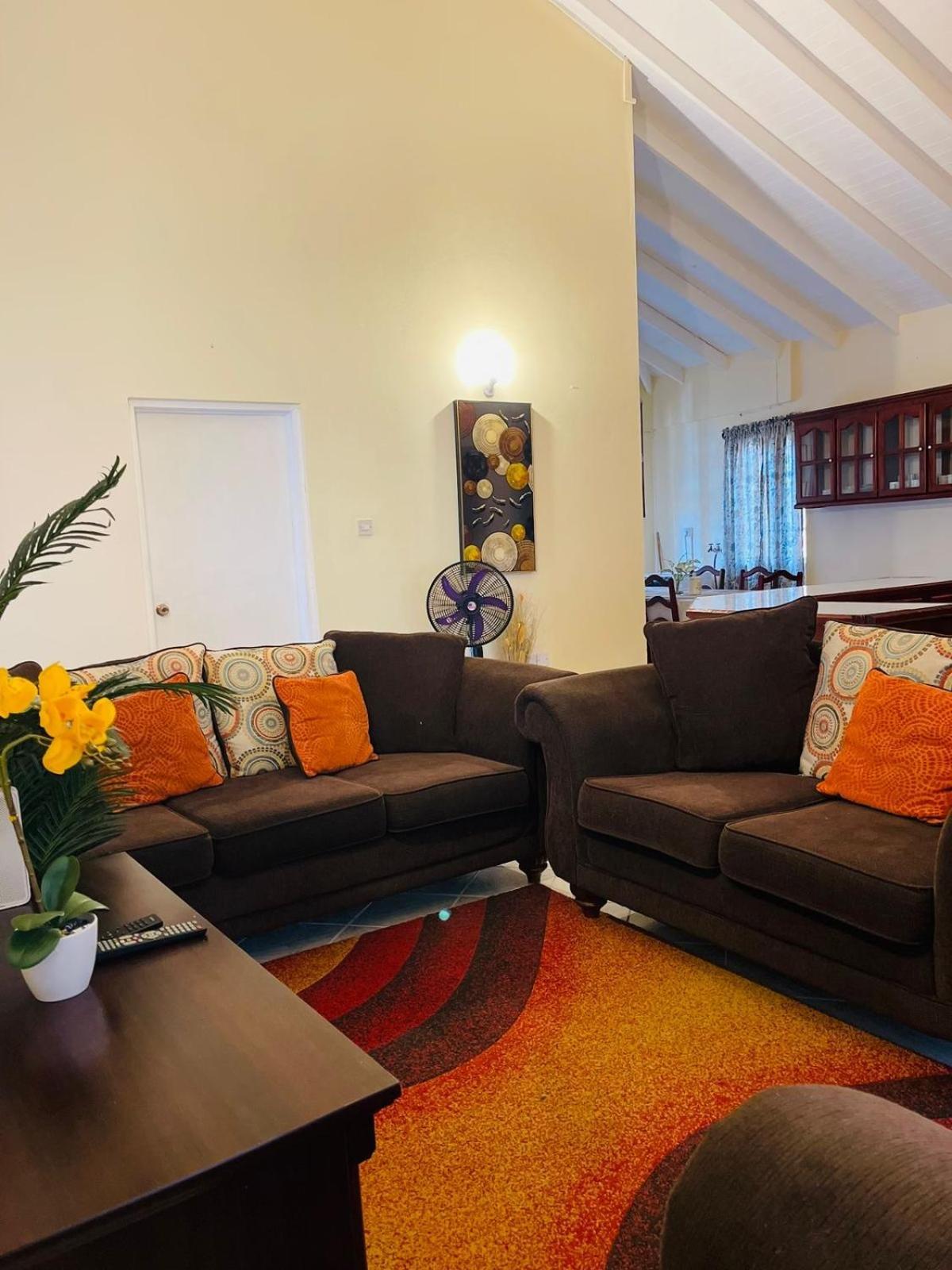 Castle Berry Apartments Kingstown Esterno foto