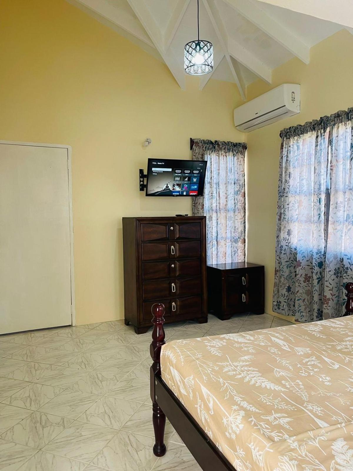 Castle Berry Apartments Kingstown Esterno foto