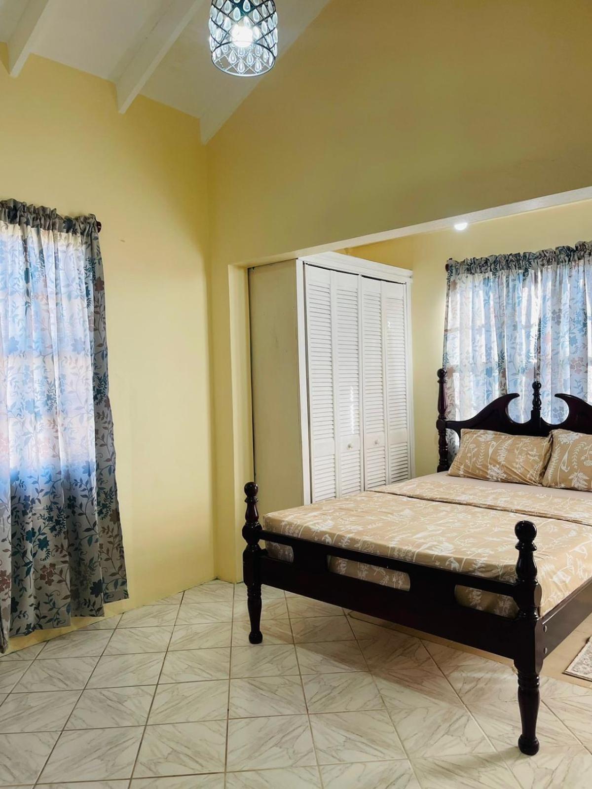 Castle Berry Apartments Kingstown Esterno foto