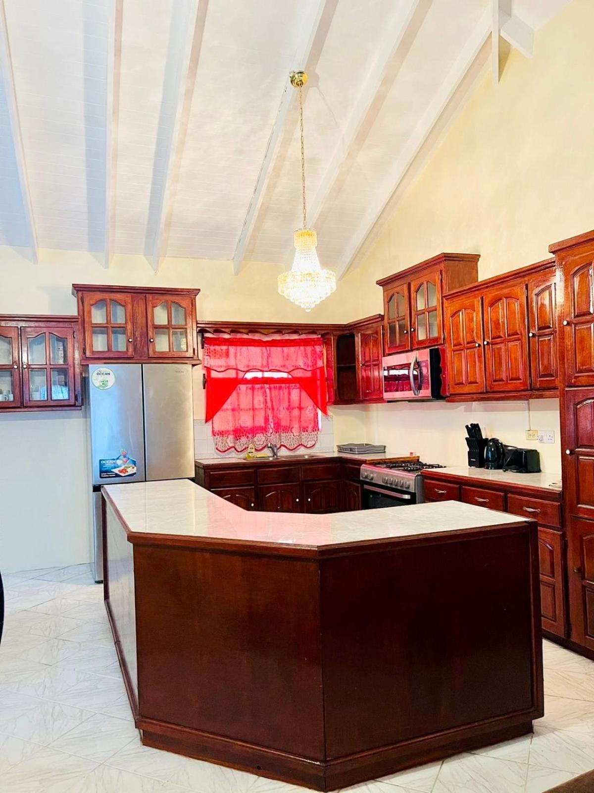 Castle Berry Apartments Kingstown Esterno foto