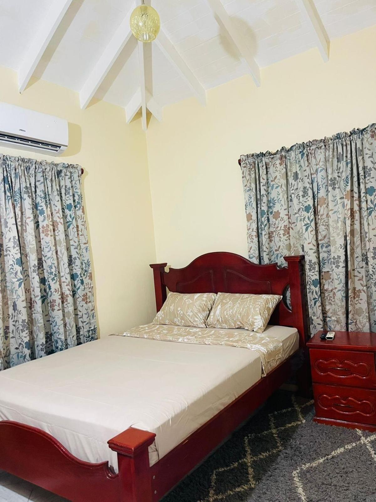 Castle Berry Apartments Kingstown Esterno foto