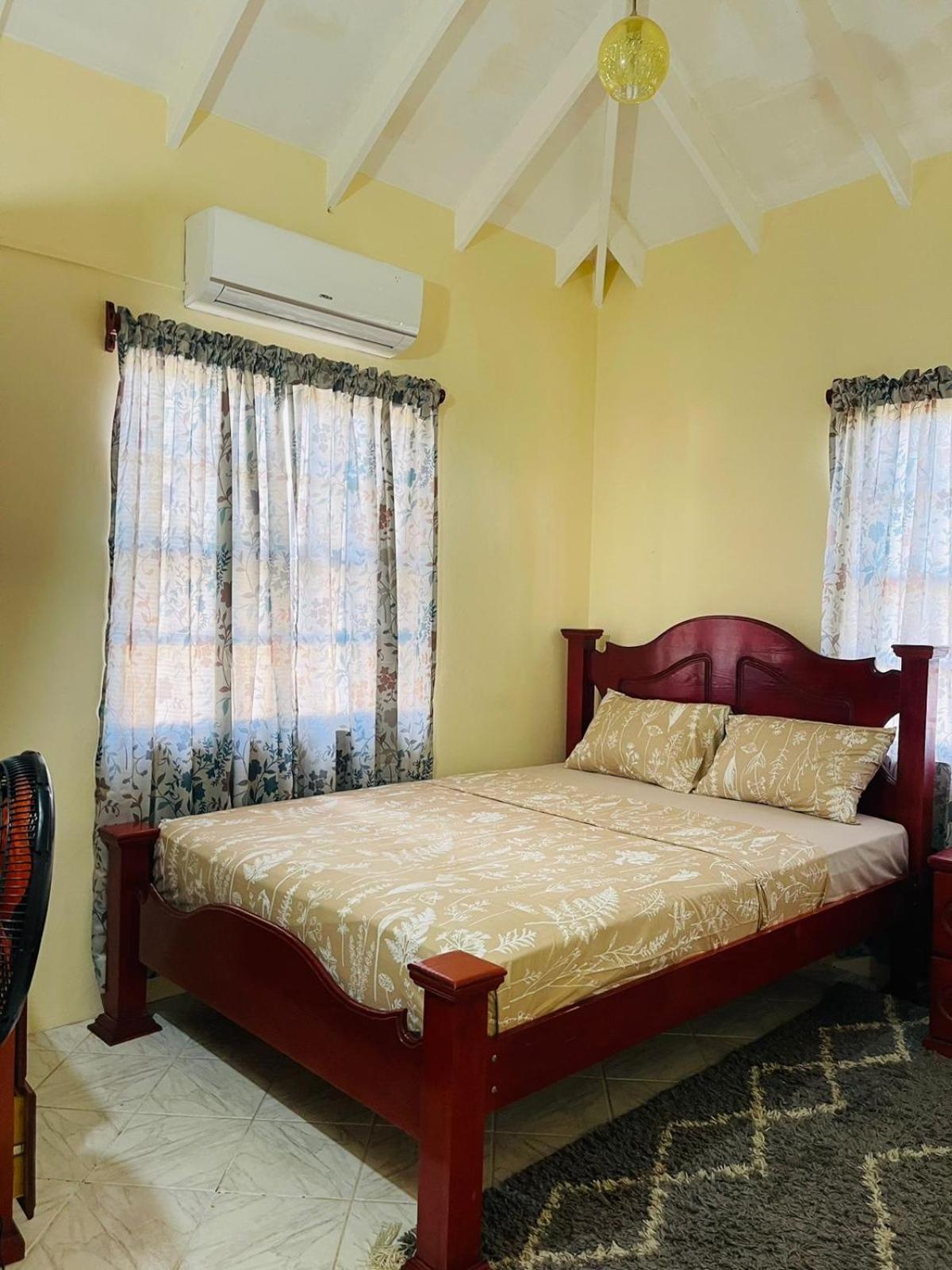 Castle Berry Apartments Kingstown Esterno foto